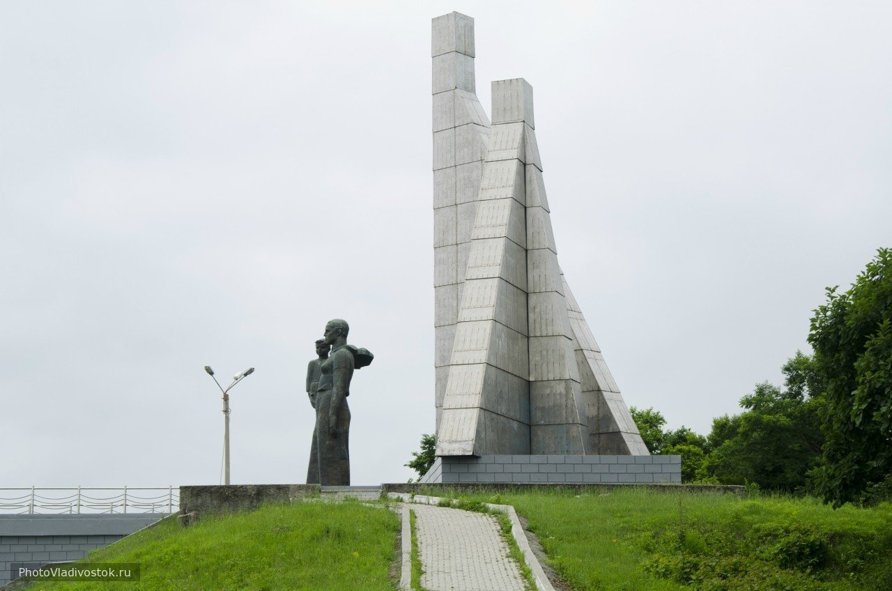 Мемориал Скорбящая мать Владивосток